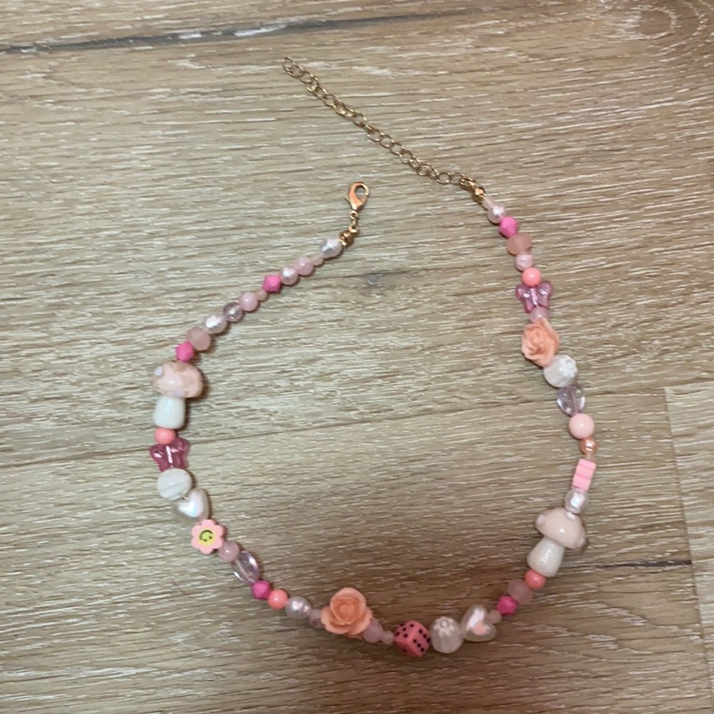 urban outfitters necklace 🍓
